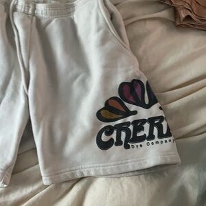 Off white; cherry LA medium short